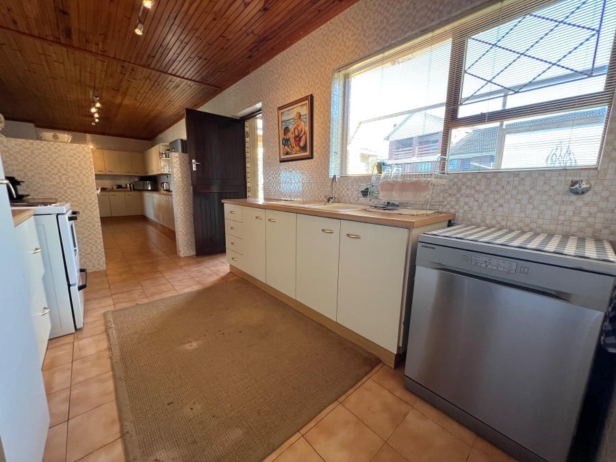 3 Bedroom Property for Sale in Wavecrest Eastern Cape